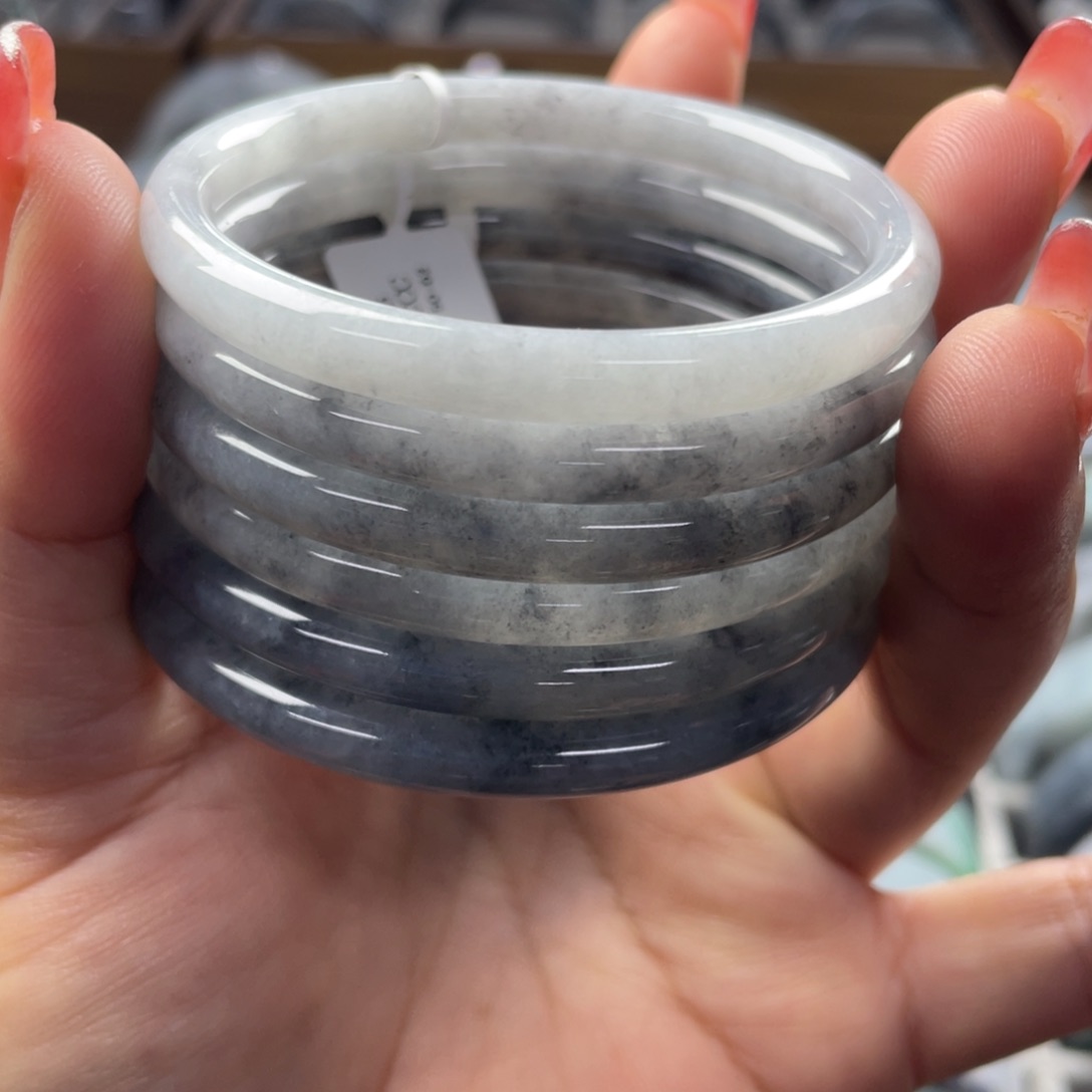 定制翡翠未镶嵌翡翠手镯定制