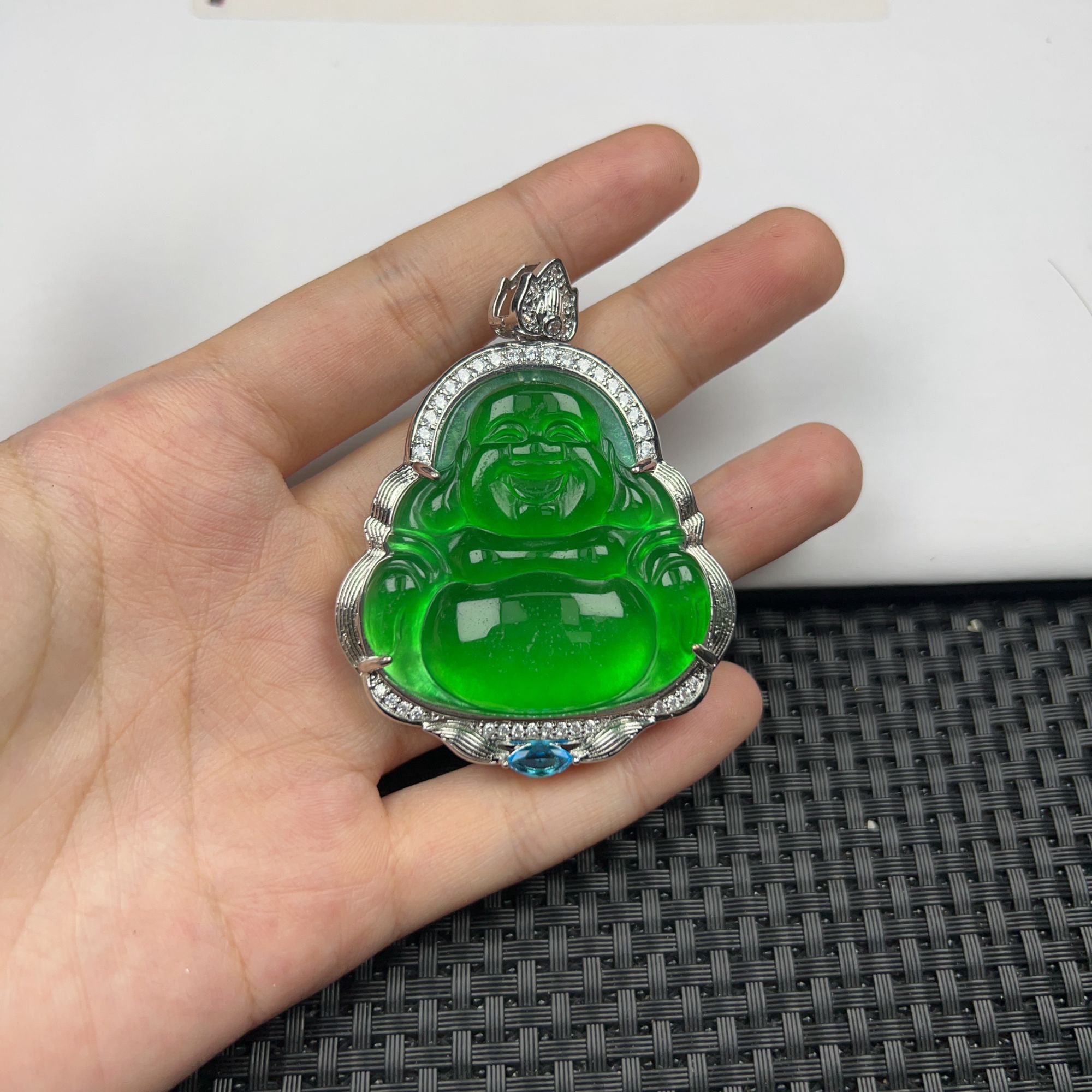 (老郑珠宝)W363绿镶嵌佛公时尚精美气质百搭款吊坠