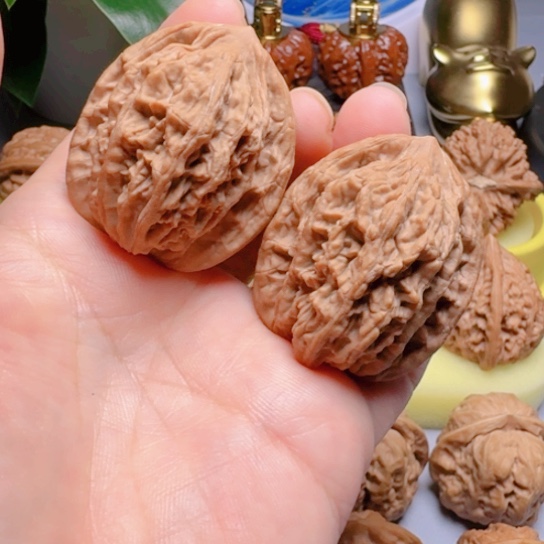 麦穗虎头文玩核桃