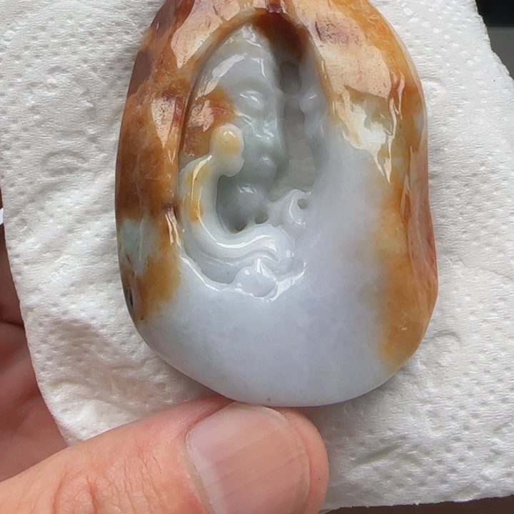 翡翠颈饰未镶嵌佛观天下