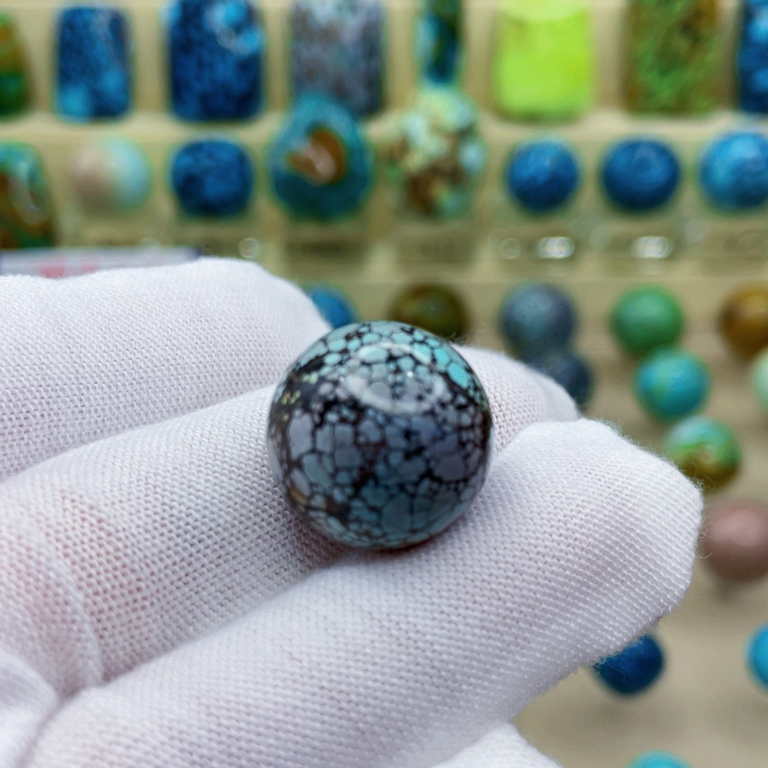 未镶嵌绿松石颈饰