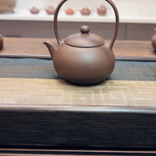 茶壶紫砂本地紫泥半手工瑕（180 cc）