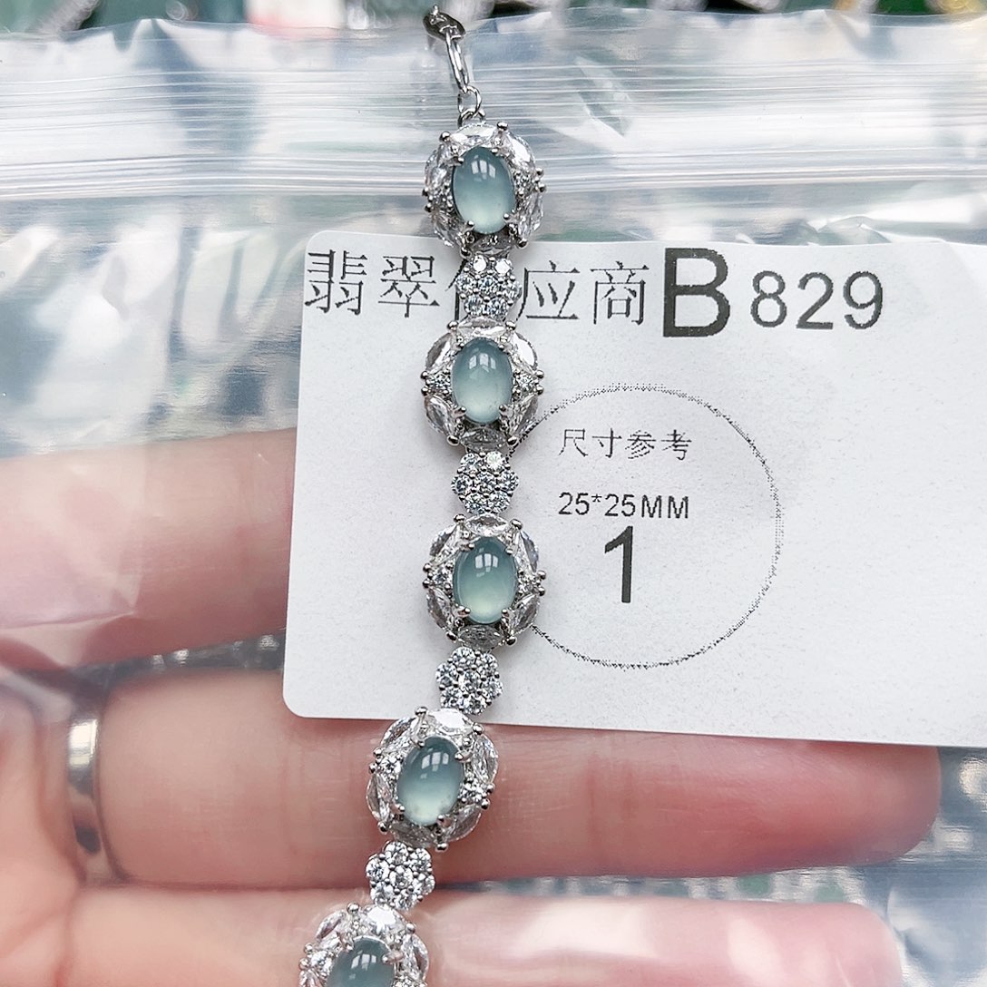 翡翠颈饰未镶嵌翡翠829