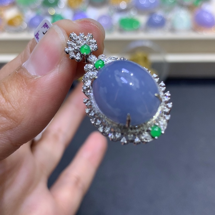 翡翠颈饰18K金镶嵌翡翠