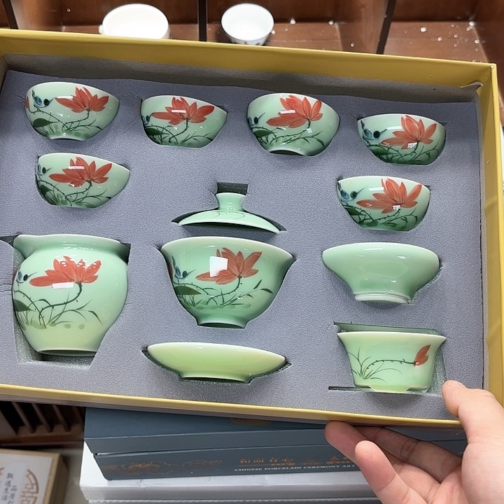 孤品茶具套装等。         