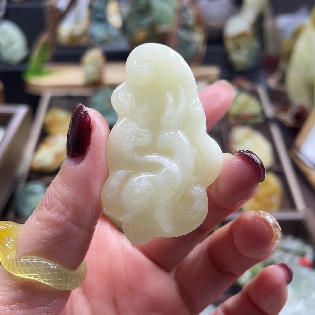 蛇纹石玉颈饰未镶嵌岫玉狐狸