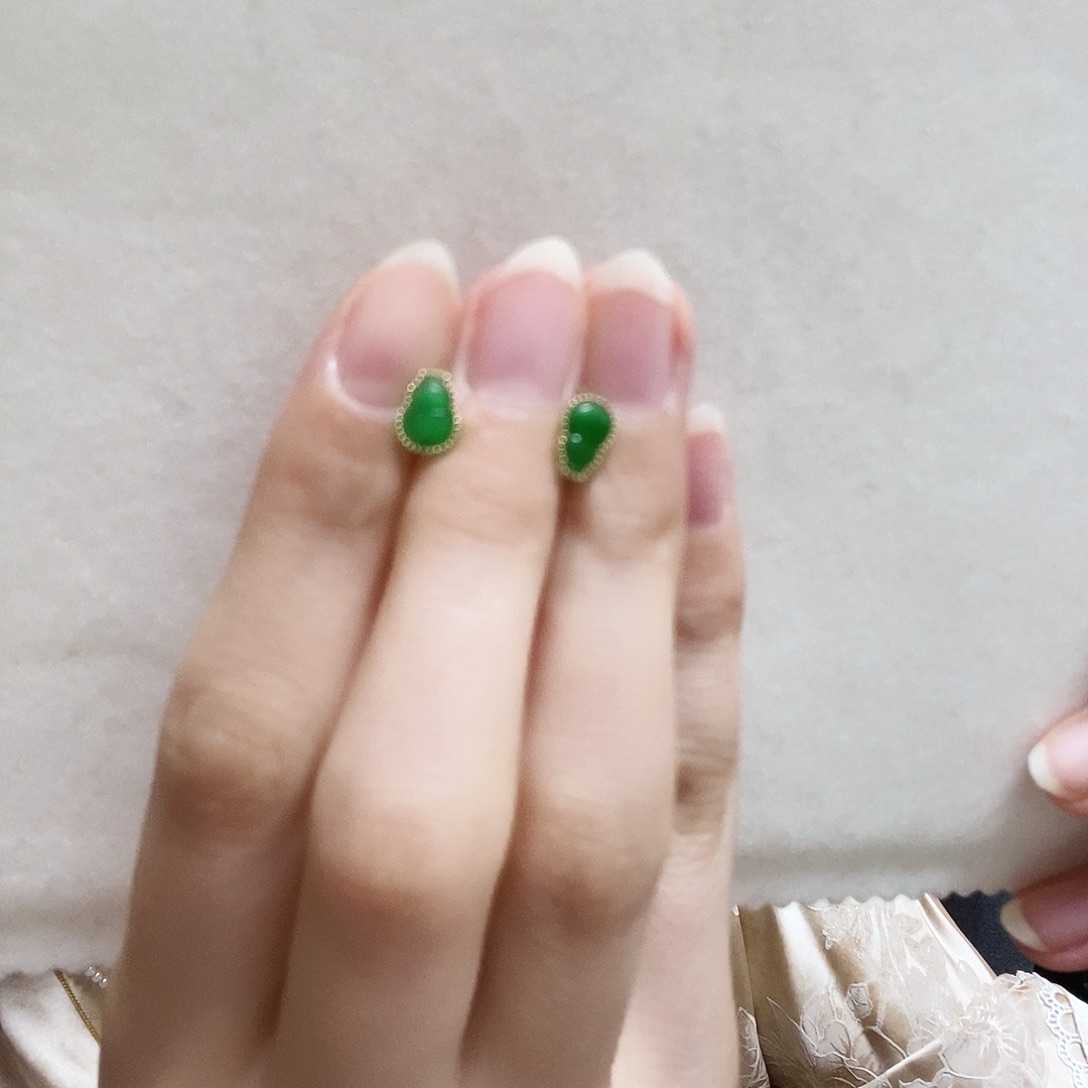 翡翠18K金镶嵌耳饰简单