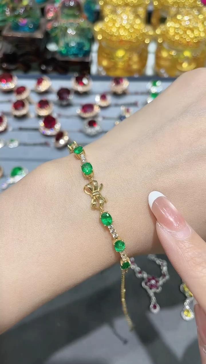 18K金镶嵌天然祖母绿手链蝴蝶结款