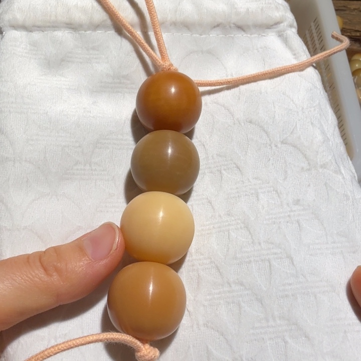 小***妞菩提根/象牙果手串25风化老料苹果珠