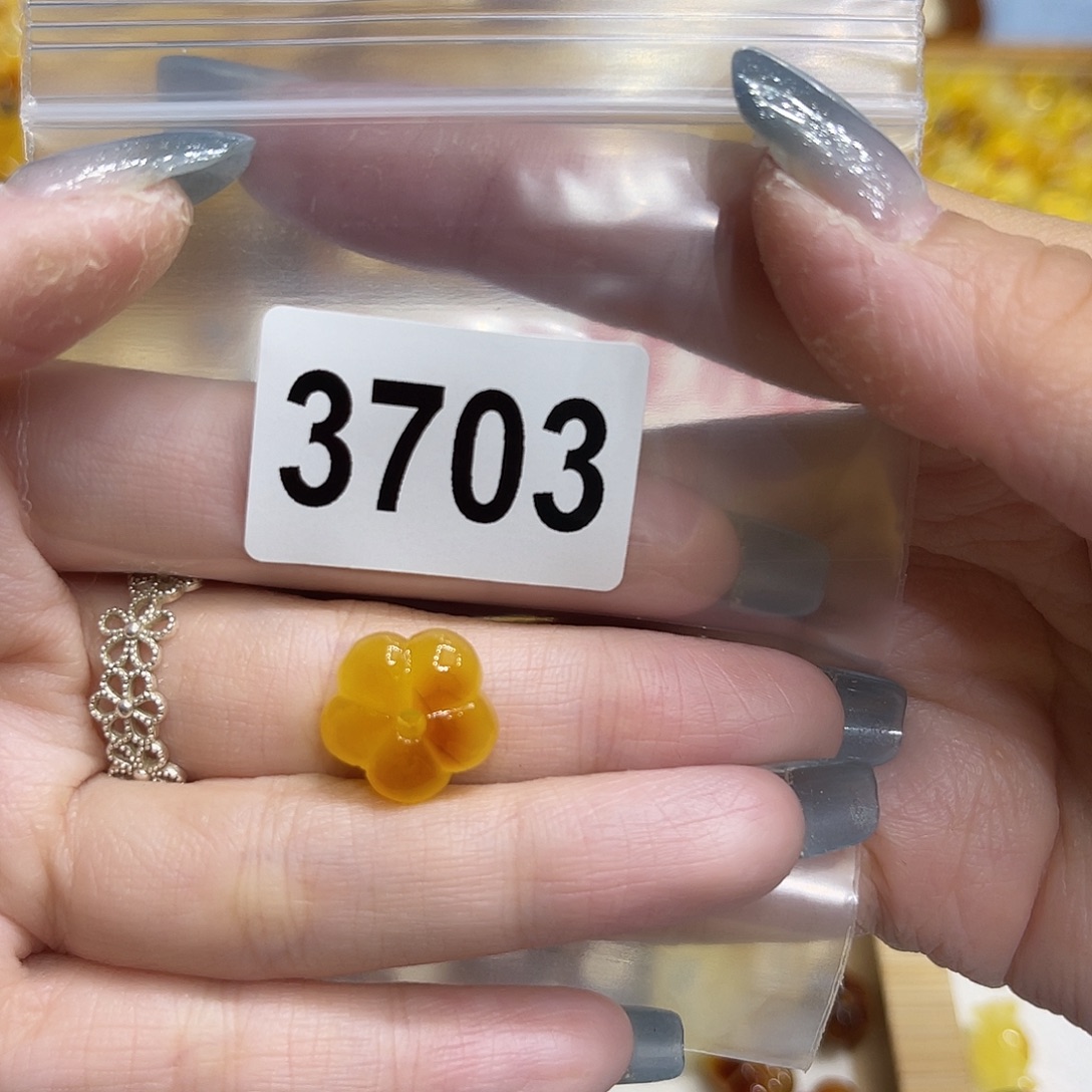 琥珀颈饰未镶嵌蜜蜡