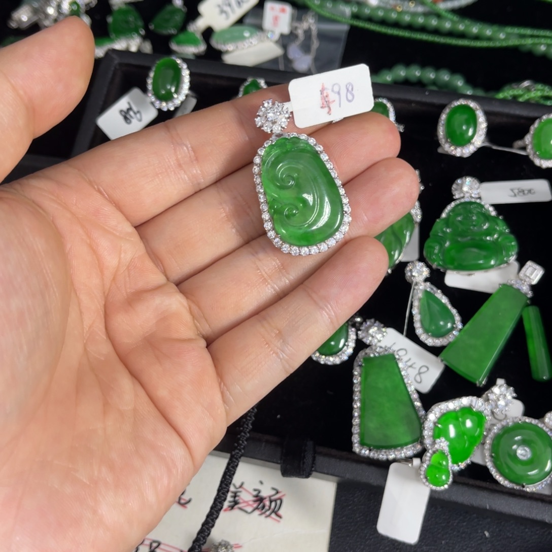 小****翡翠银S925镶嵌戒指翡翠吊坠