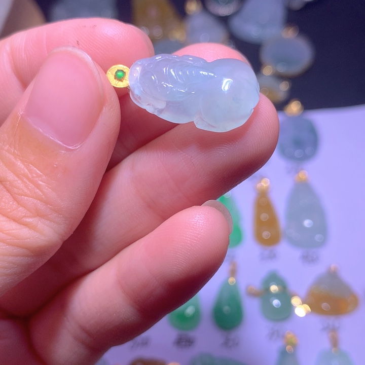 颈饰18K金镶嵌翡翠翡翠