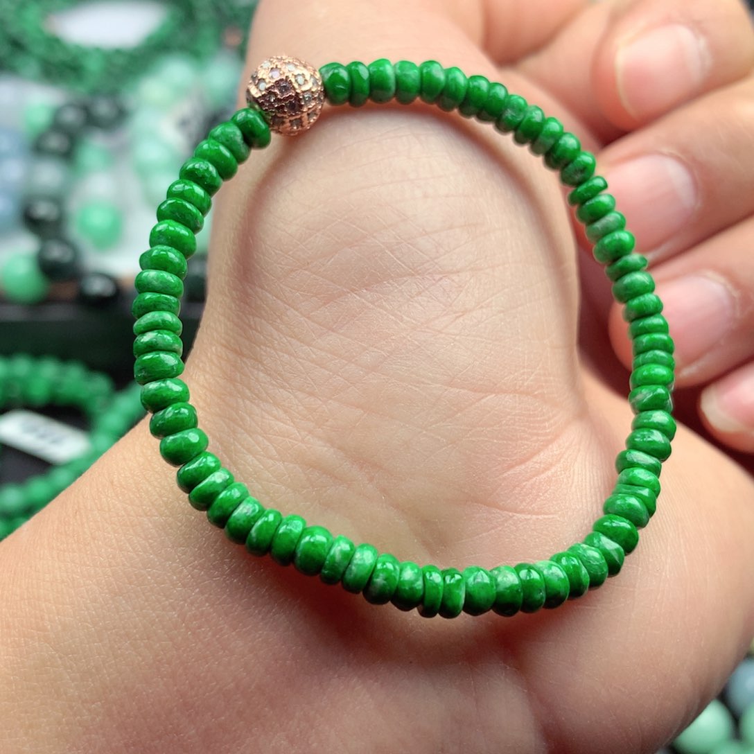 翡翠颈饰未镶嵌手串