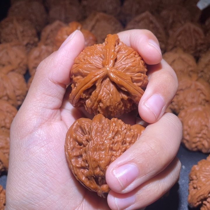 上***立桃核吊坠小妹三棱