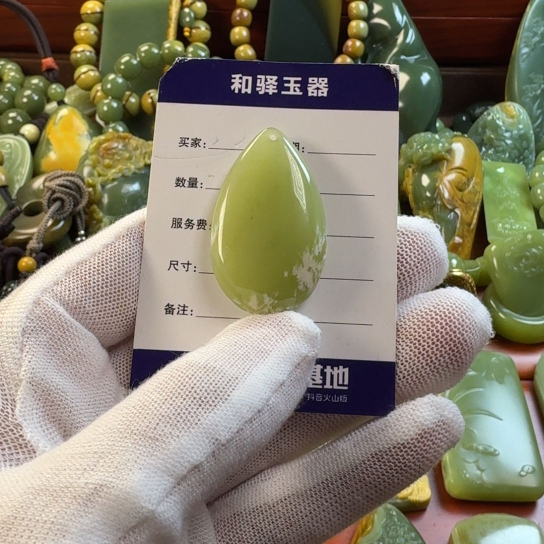 岫岩老玉（透闪石质玉）颈饰未镶嵌