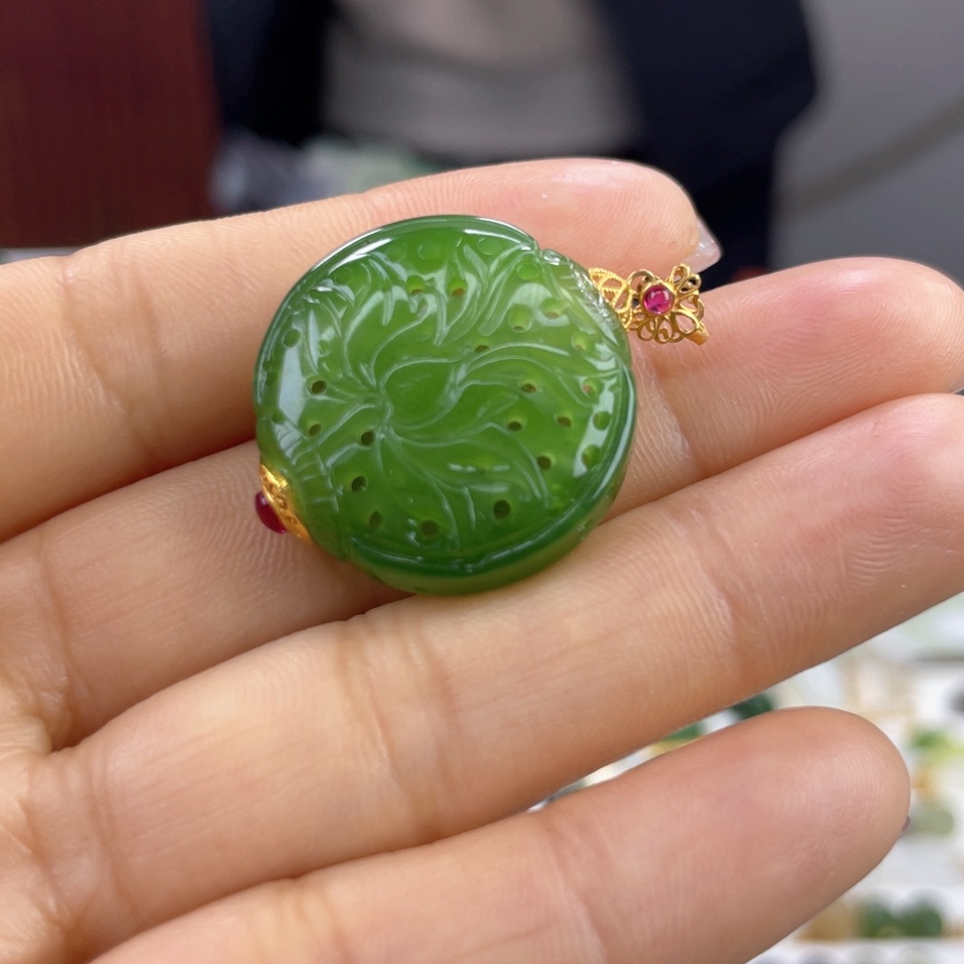 和田玉颈饰18K金镶嵌