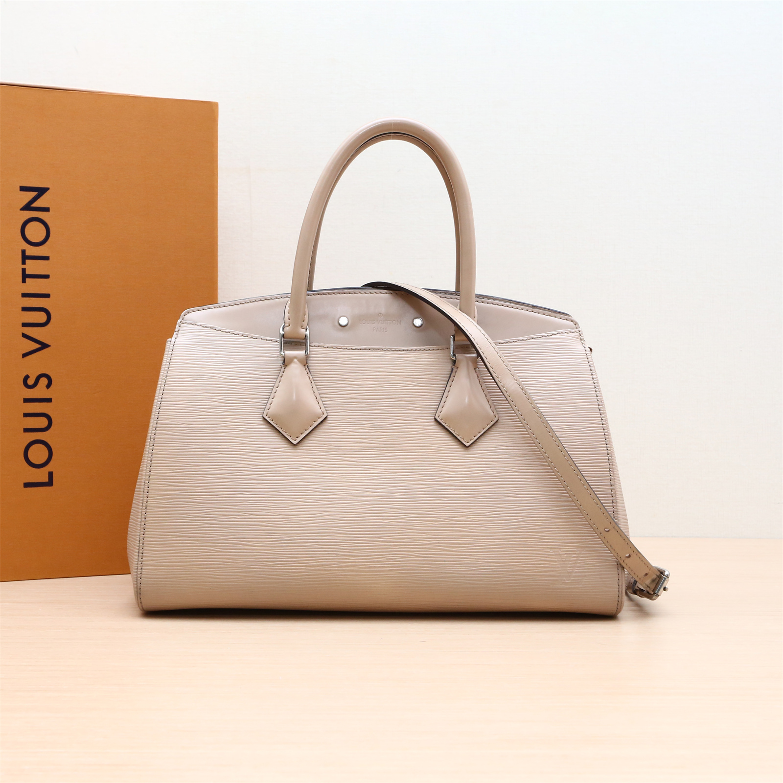 95新 LouisVuitton/路易威登 活动黑黑水波纹手提包 奶茶色 2016