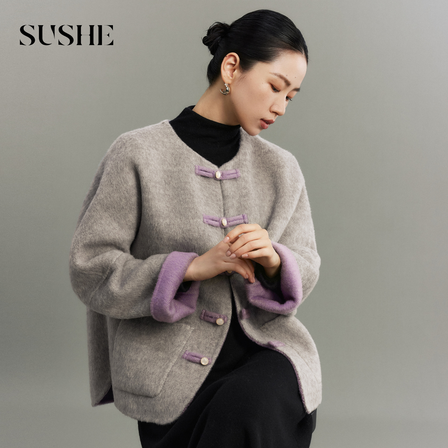 束皙SUSHE 弥萦 极简中式 圆领宽松撞色毛呢外套