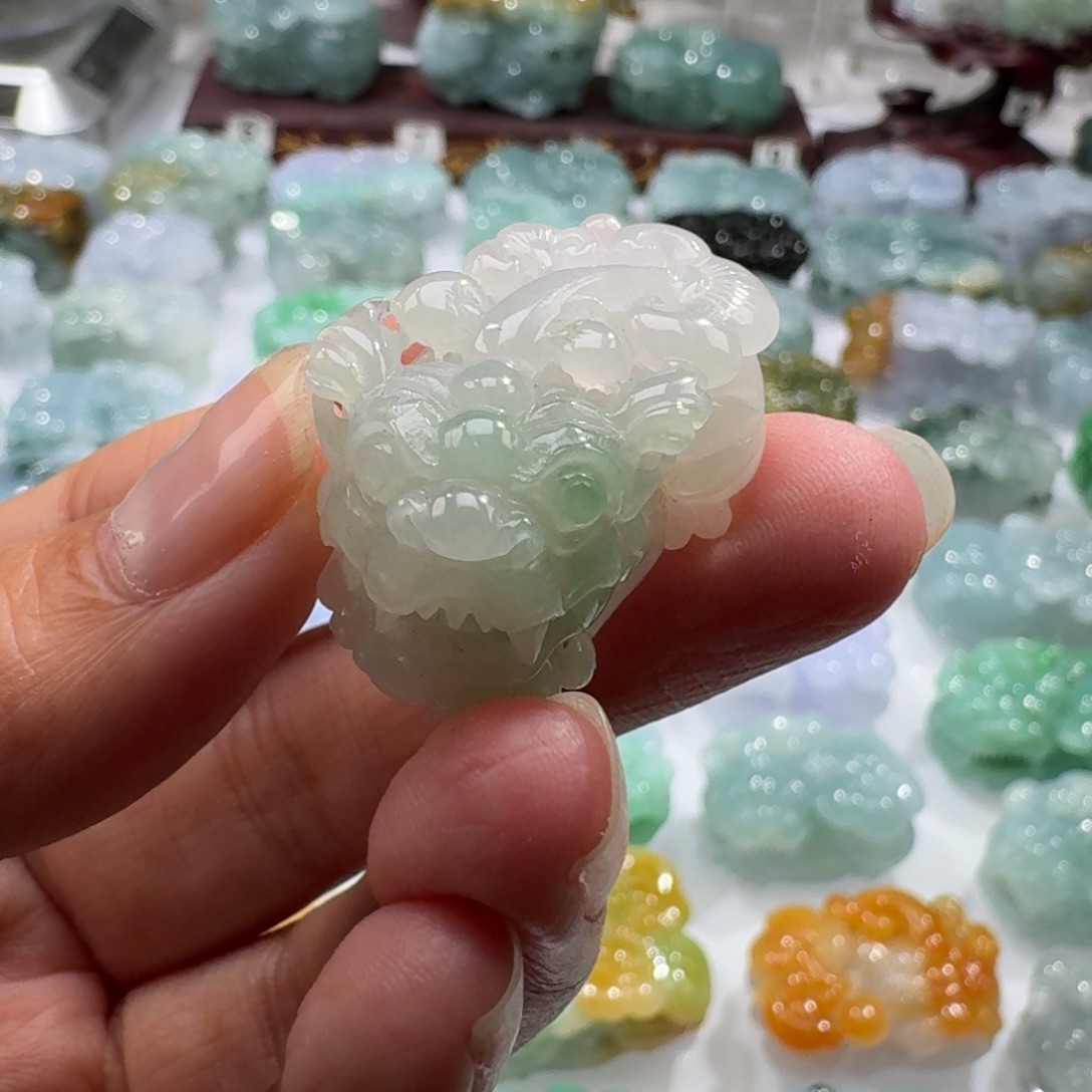 翡翠未镶嵌挂件貔貅