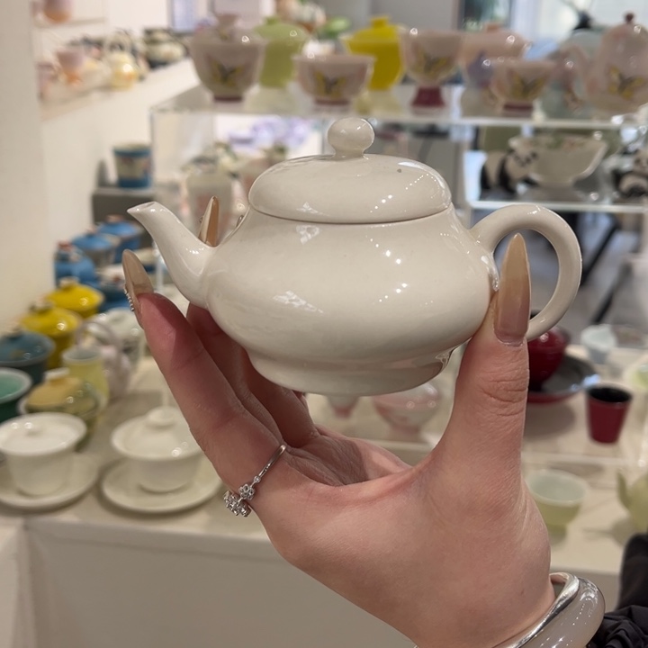 茶壶。            