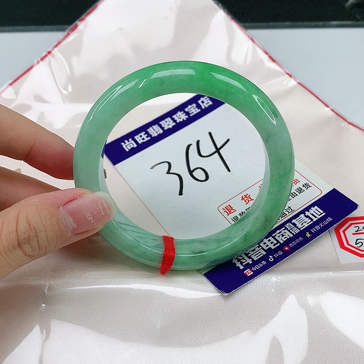 翡翠手镯未镶嵌翡翠