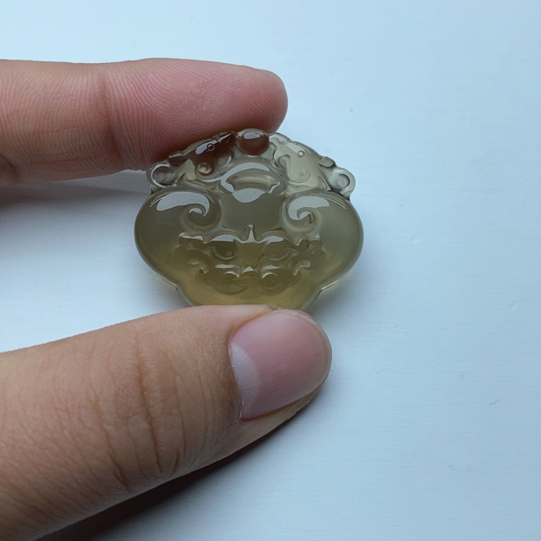 水晶颈饰未镶嵌张***?