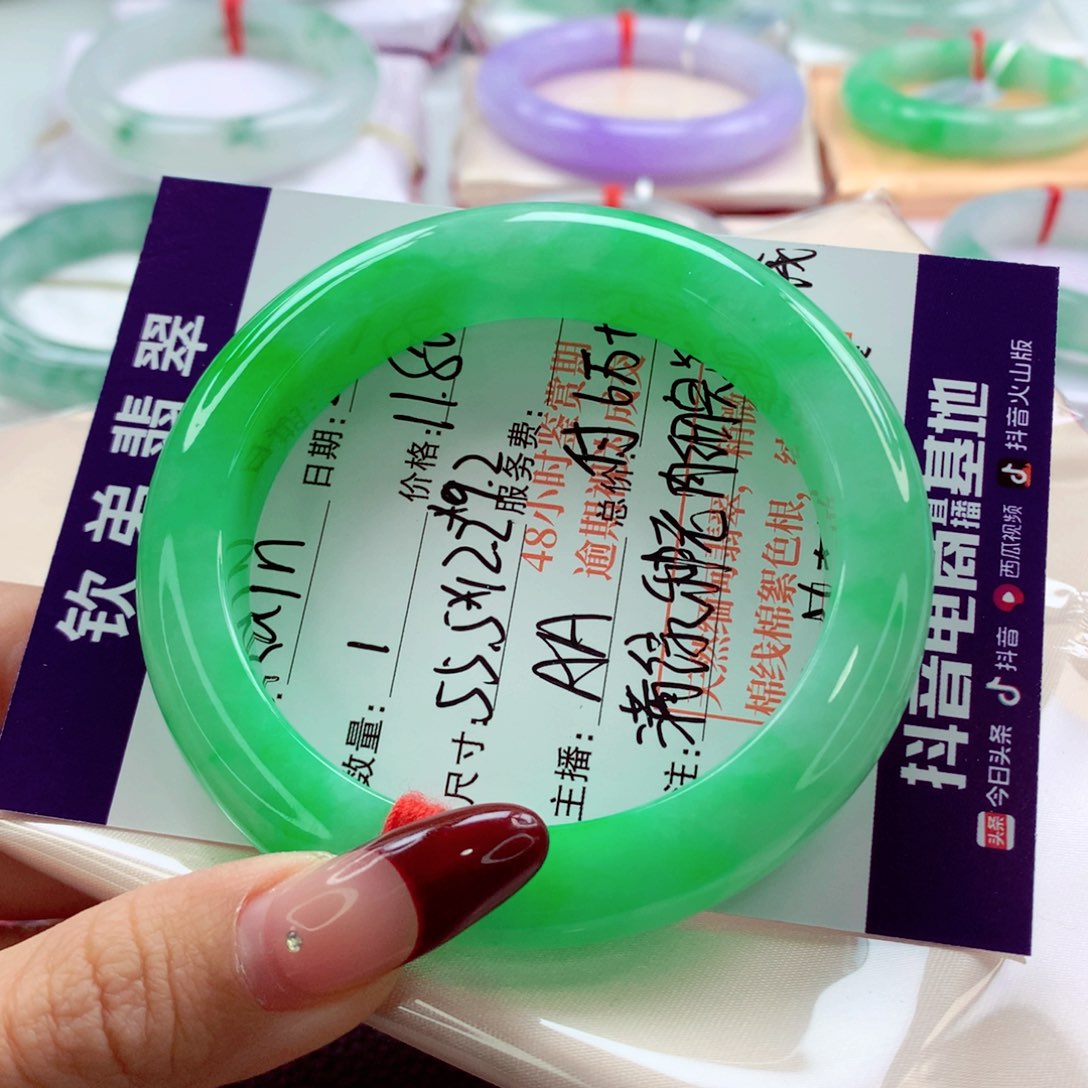 翡翠手镯未镶嵌R***?55.2满绿 A