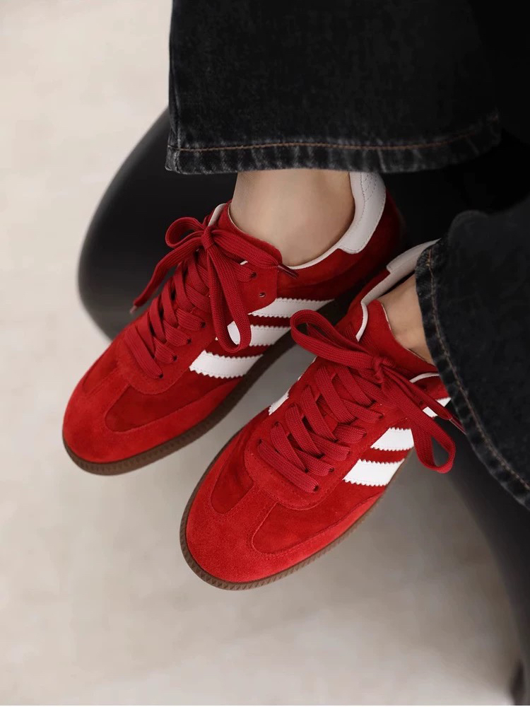 红色复古女士德训鞋爆款软底休闲女士鞋子春夏女款运动新款平底鞋
