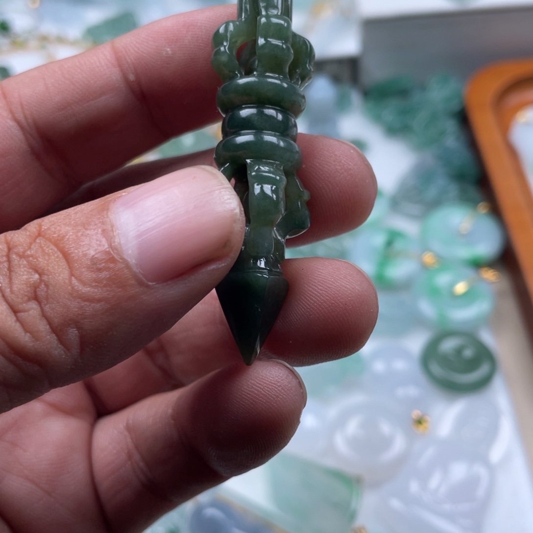 翡翠未镶嵌颈饰翡翠冰黄