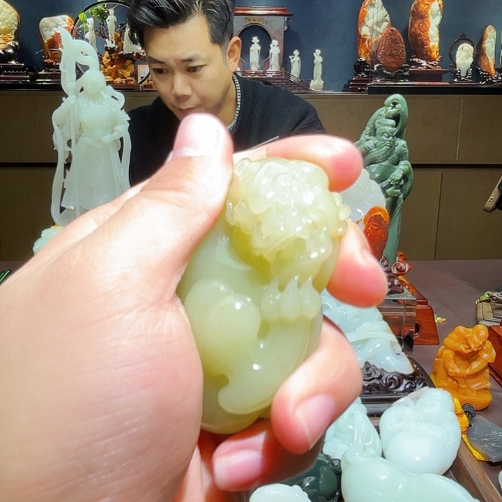 和田玉未镶嵌把件