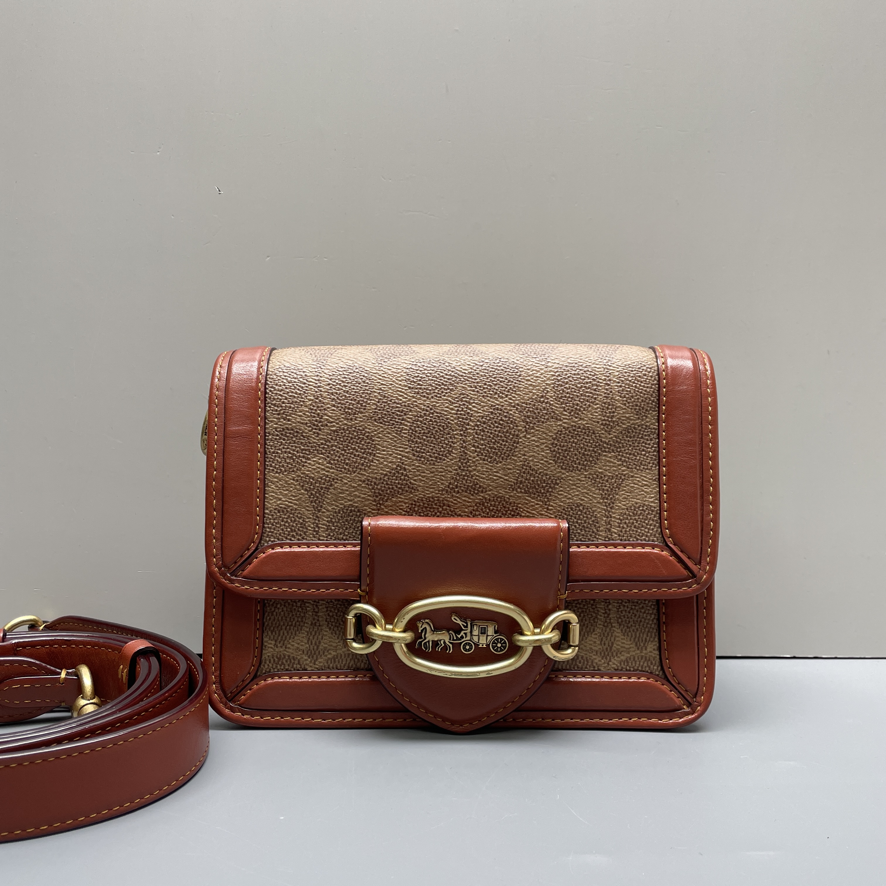 90新 COACH/蔻驰 小林/hero18红棕老花斜挎包18*14*7B032302棕色