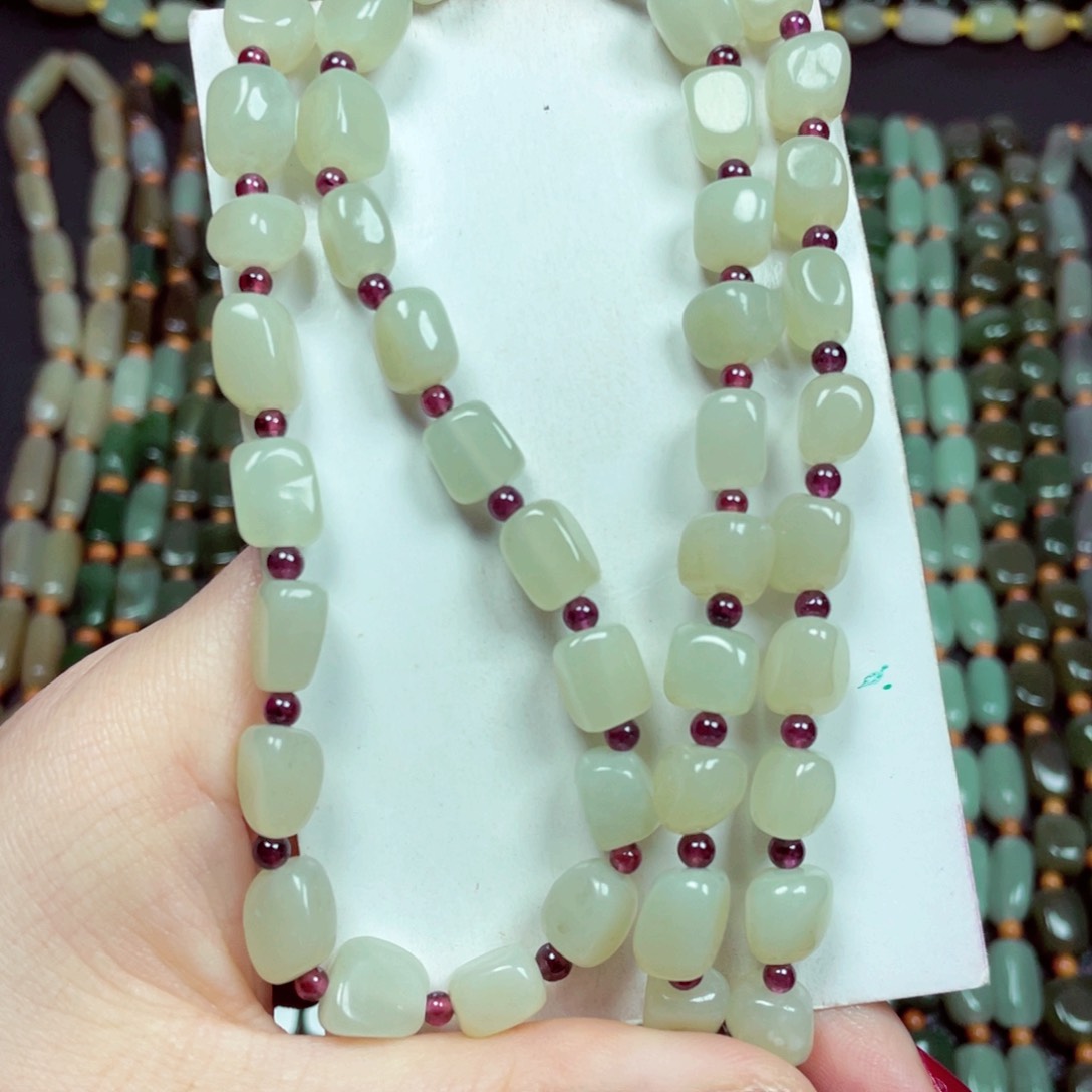 和田玉颈饰未镶嵌