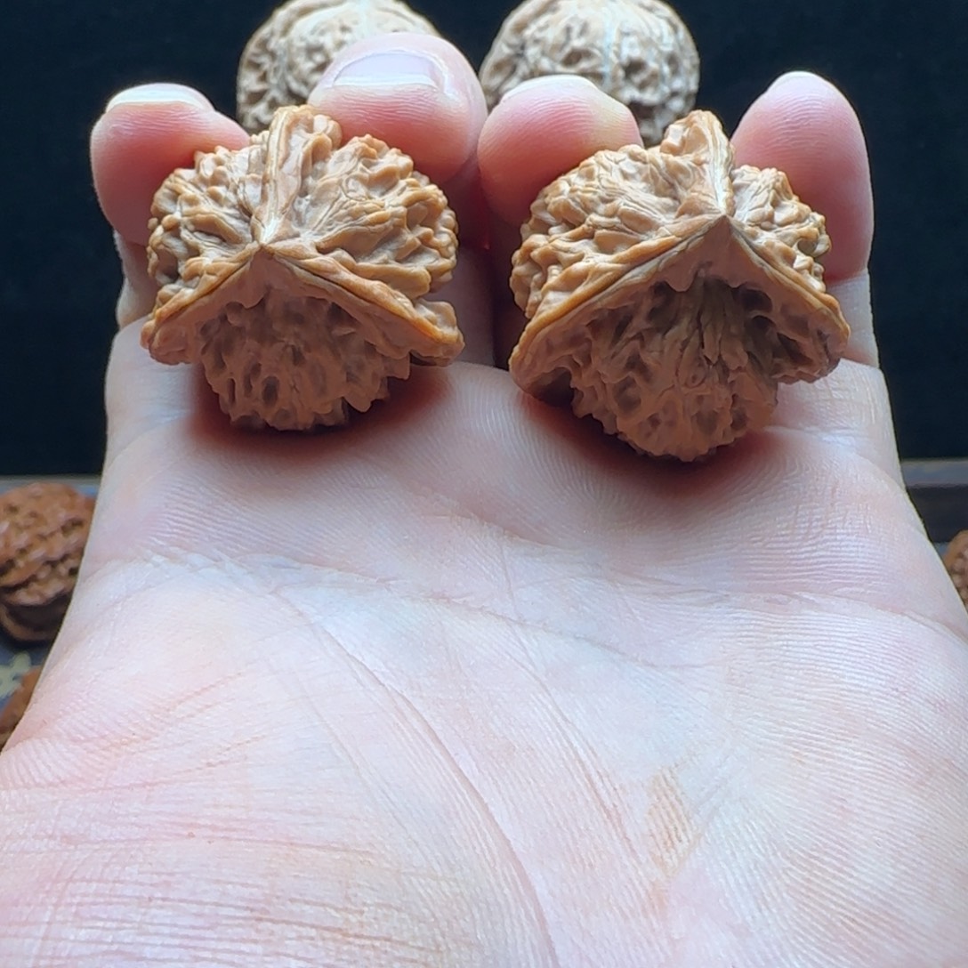 文玩核桃把件三棱