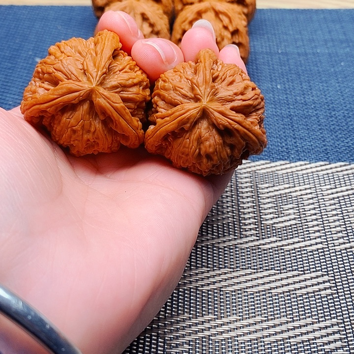 神***扬文玩核桃吊坠三棱