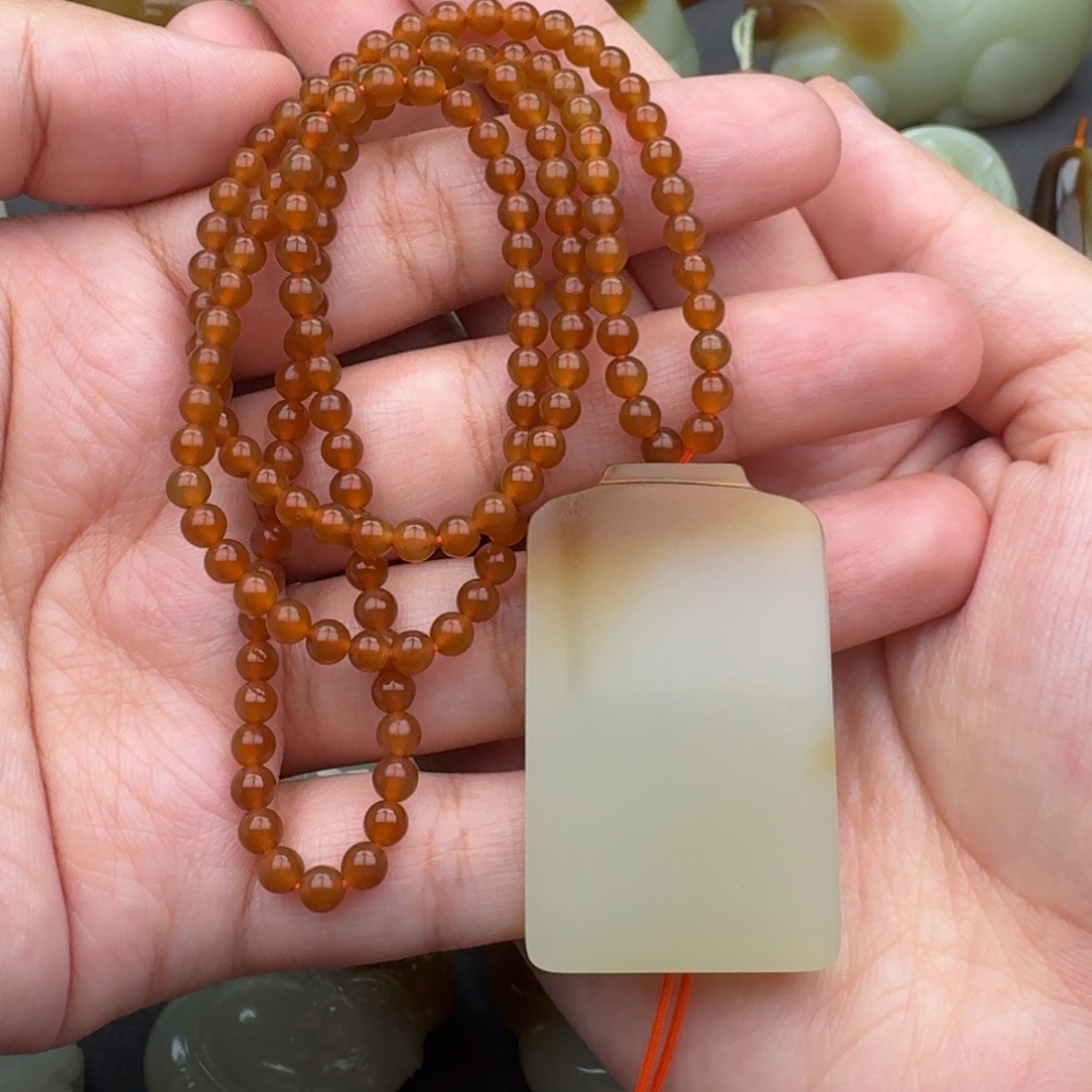 赵***客和田玉未镶嵌颈饰