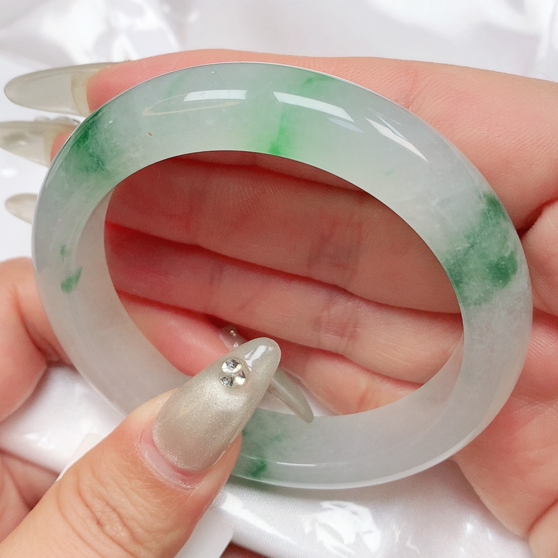 翡翠手镯未镶嵌抖音713