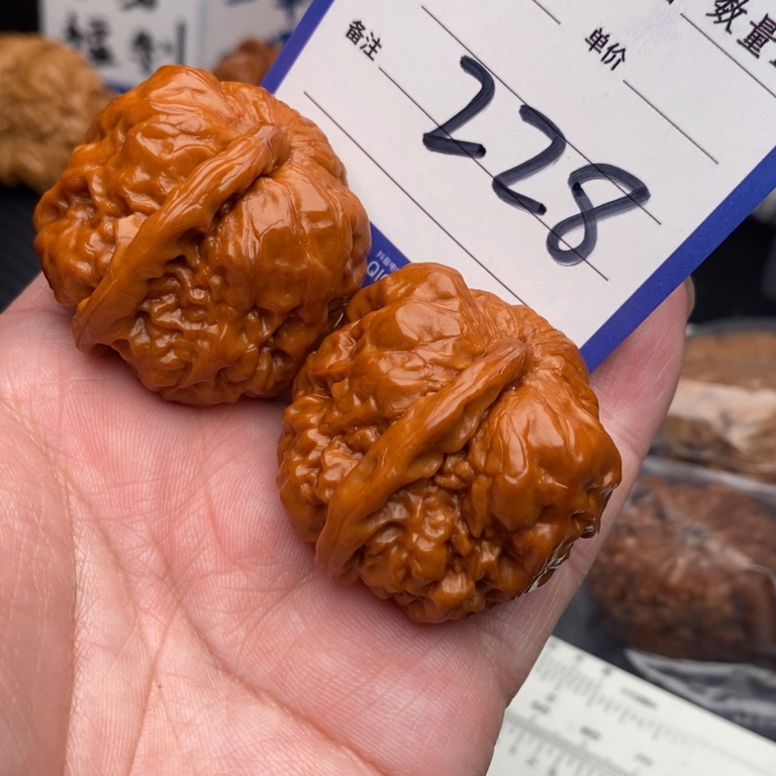 桃核把件一根筋mom