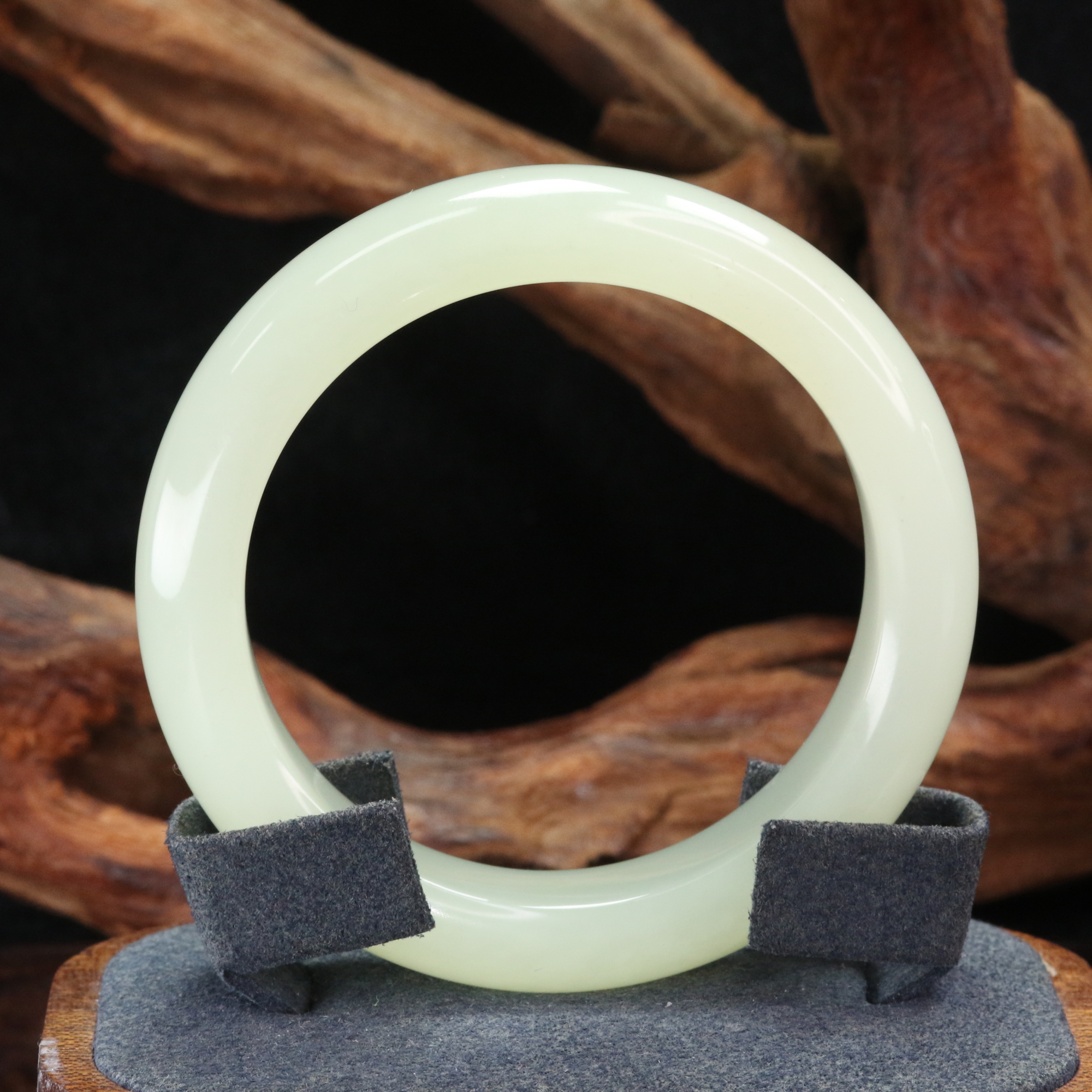 17和田玉俄翠手镯54圈/500765上海嘉禾拍卖