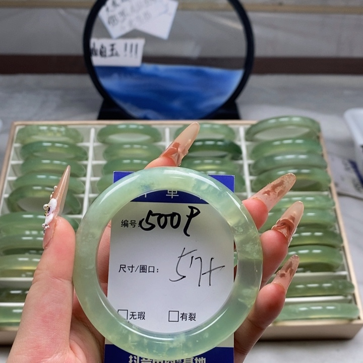 蛇纹石玉手镯未镶嵌