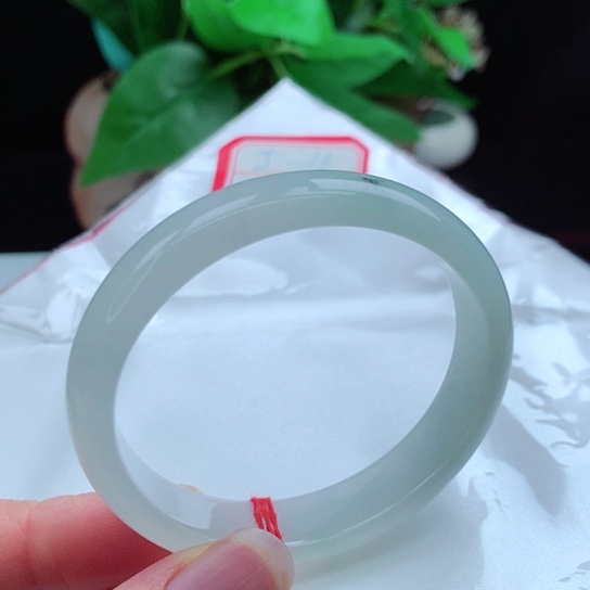 翡翠手镯未镶嵌      贵妃52