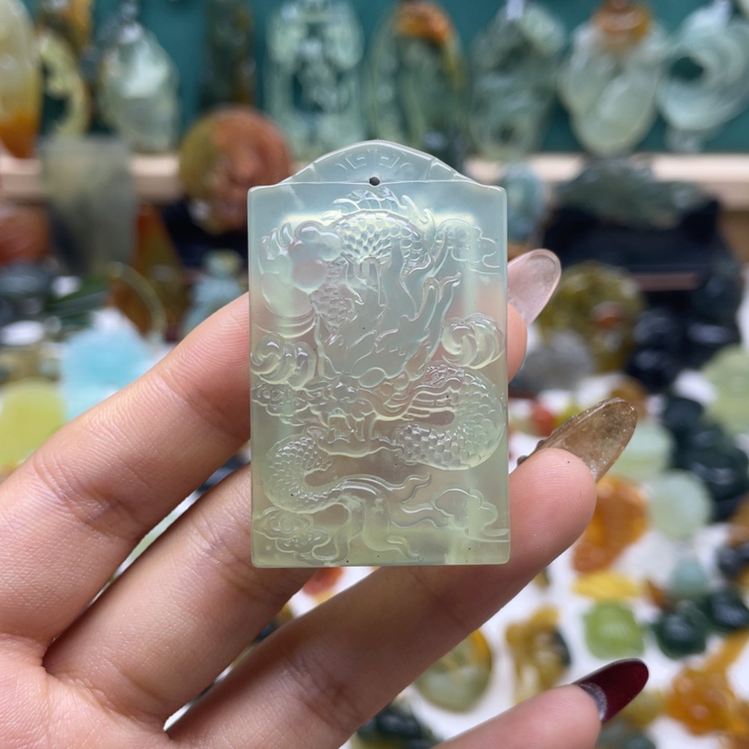 蛇纹石玉颈饰未镶嵌