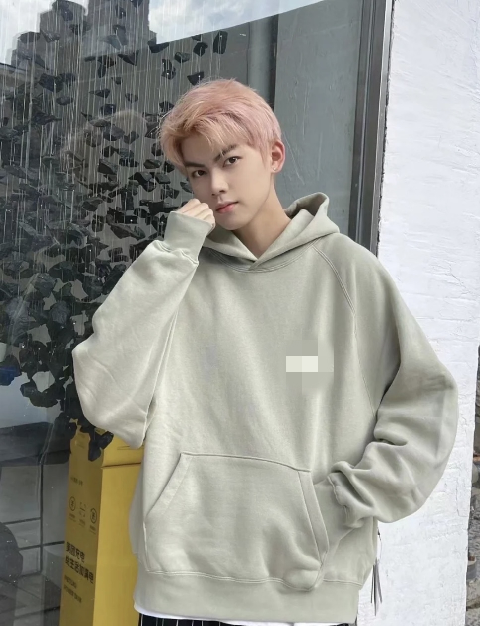 E家潮流豆绿色连帽卫衣