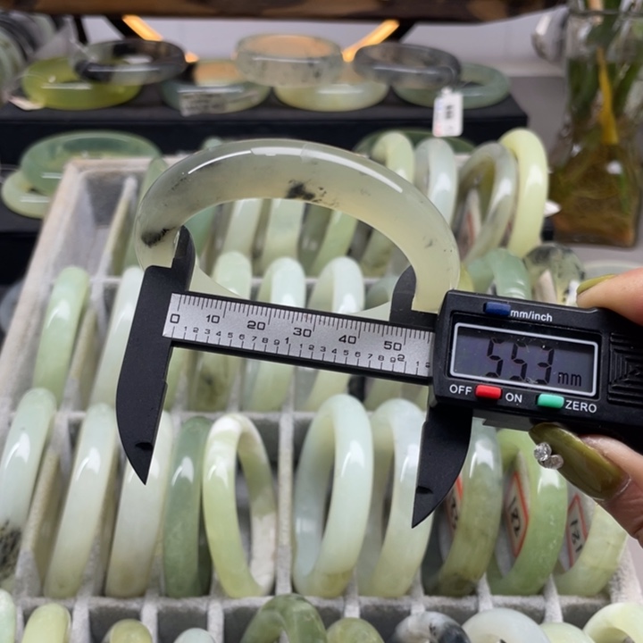 蛇纹石玉手镯未镶嵌170