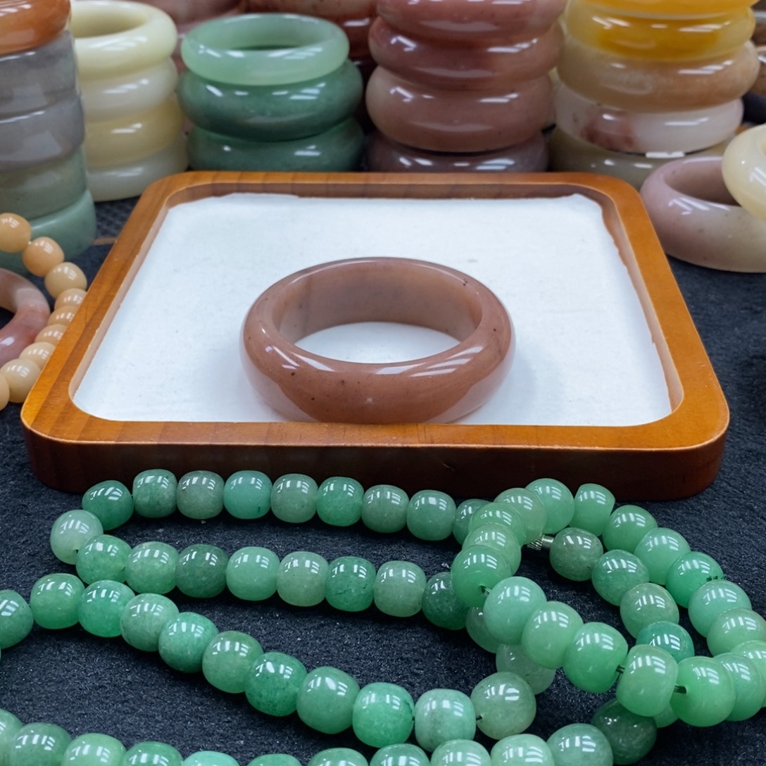 C***L石英质玉未镶嵌手镯