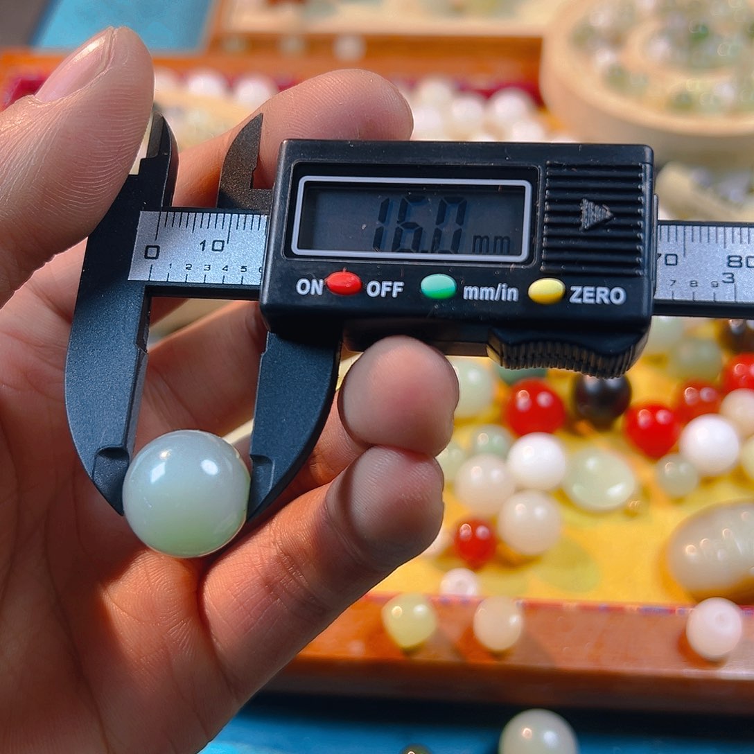 和田玉卡16散珠未镶嵌