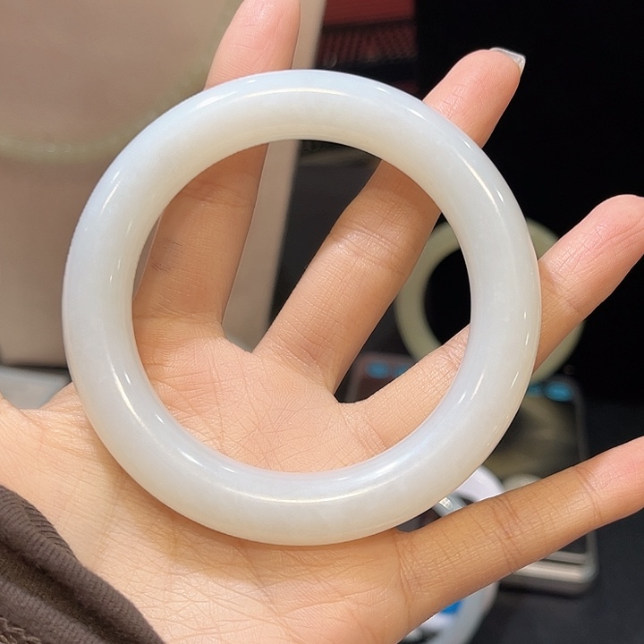 天***阔和田玉（白玉）手镯未镶嵌