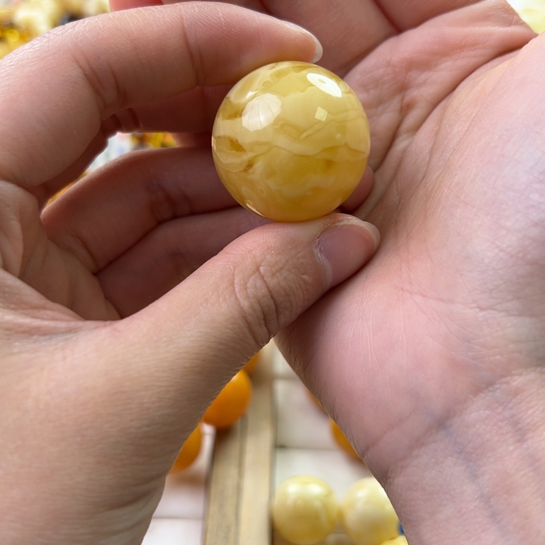 琥珀珠宝奇石未镶嵌