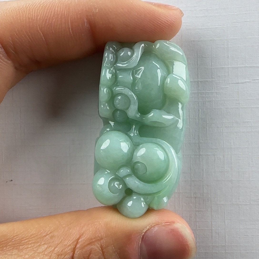****海翡翠未镶嵌颈饰貔貅