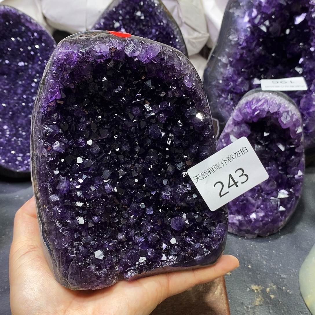 未镶嵌水晶大型摆件（非配饰）