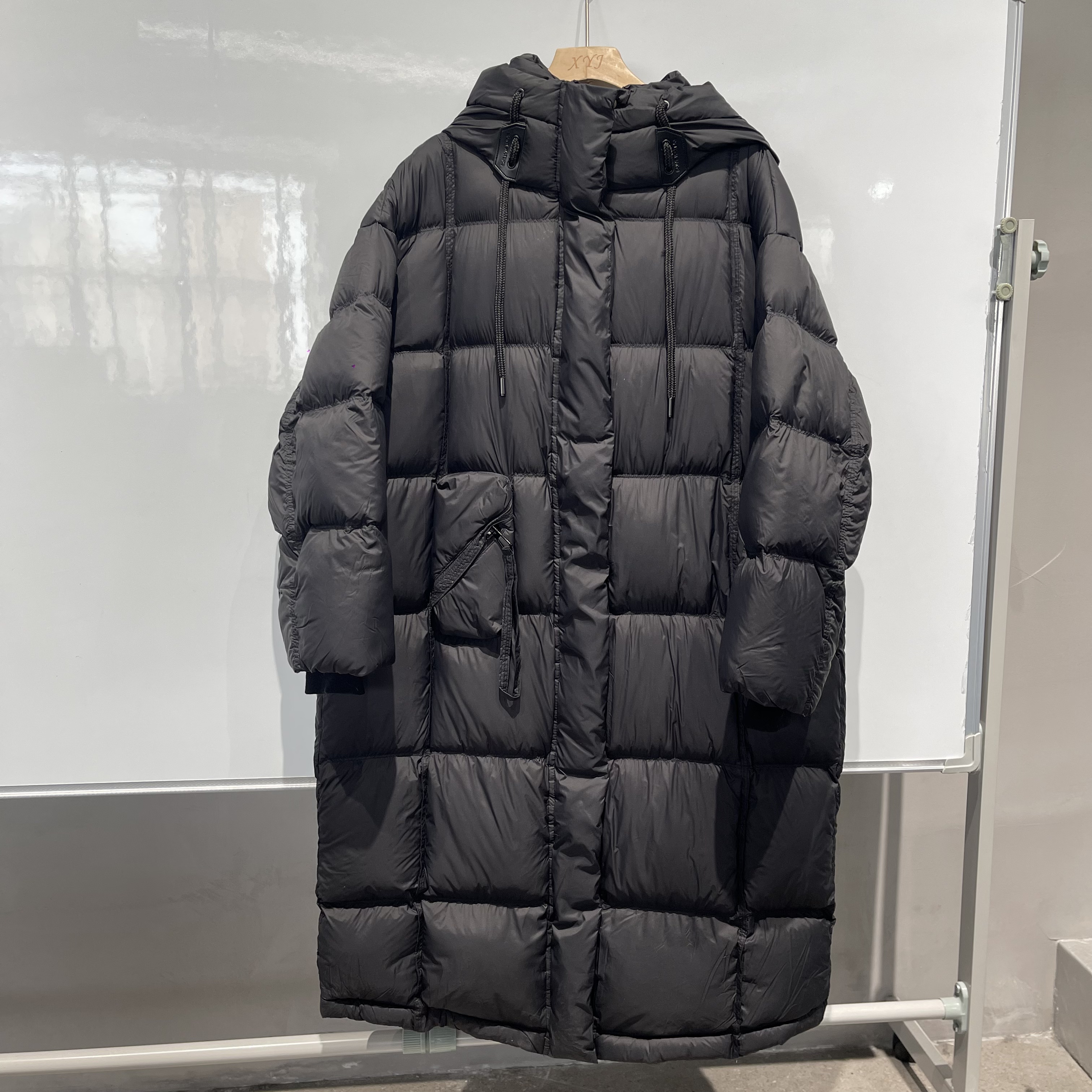 【一叶舟】LOOYEA 新款百搭时尚加厚长款连帽羽绒服 B1015